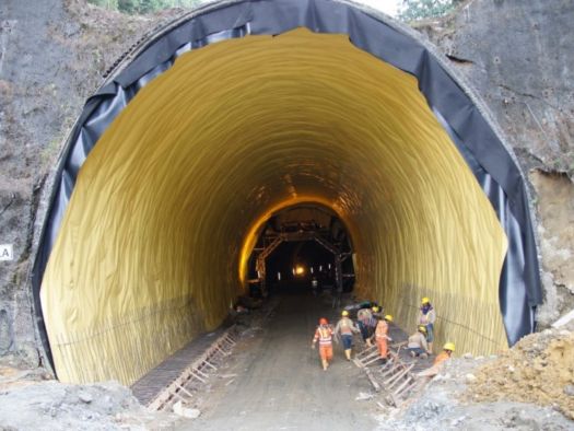 Instalación sistema de impermeabilización Túnel de la linea obras anexas, Cruce de la cordillera central Calarca Quindio