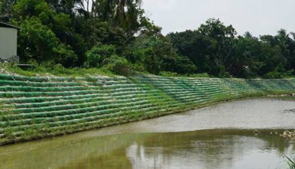 Protección contra erosión en riberas y cauces de agua con geobags - geobolsas
