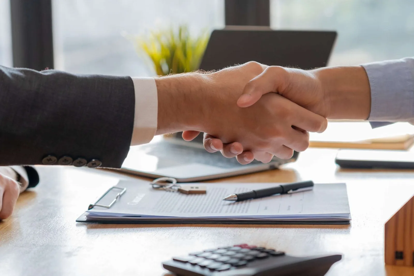 Entrega de llaves al arrendar una propiedad por inmobiliaria