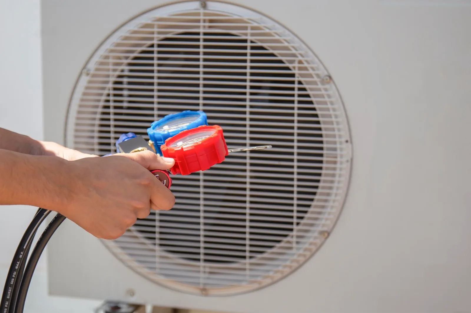 Recarga de gas refrigerante en Medellín