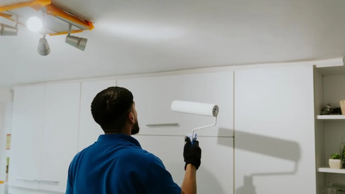 Oficina recién pintada
