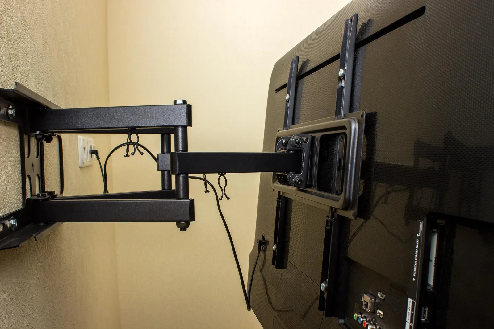 Soportes para TV móviles o abatibles en Medellín
